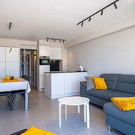 With 3 Bedrooms And Sea View 3* أوستيند