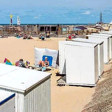 With 3 Bedrooms And Sea View فندق