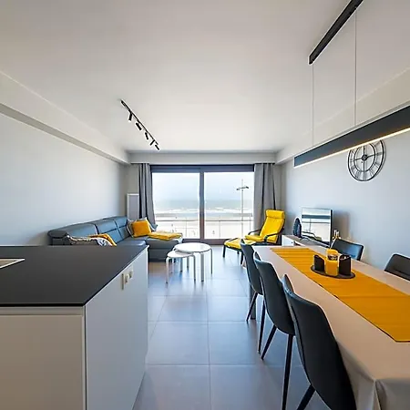 With 3 Bedrooms And Sea View أوستيند